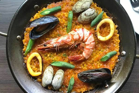 『スペインバル GAUCHO』の「魚介のパエジャ」