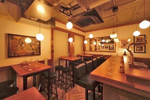 『野菜がおいしいダイニング LONGING HOUSE 北青山』の温かみある空間