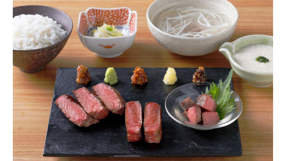 『牛たん けやき 日比谷OKUROJI店』の「厚切三種盛定食」