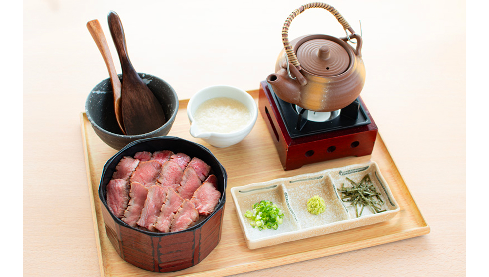 『牛たん けやき 日比谷OKUROJI店』の「特選牛たん櫃まぶし御膳」