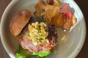 薪火料理の名店が提案する逸品！『なぎさのハンバーガー』鎌倉にグランドオープン！