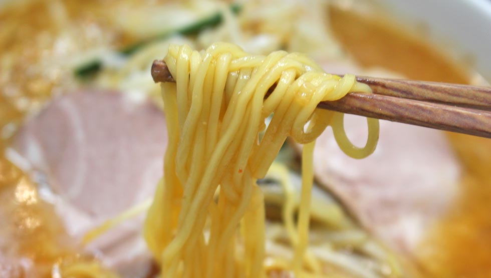 『飯田商店』初の味噌ラーメン！「味噌らぁ麺～五重の味噌」を『デニーズ』全店舗で1/9より期間限定発売
