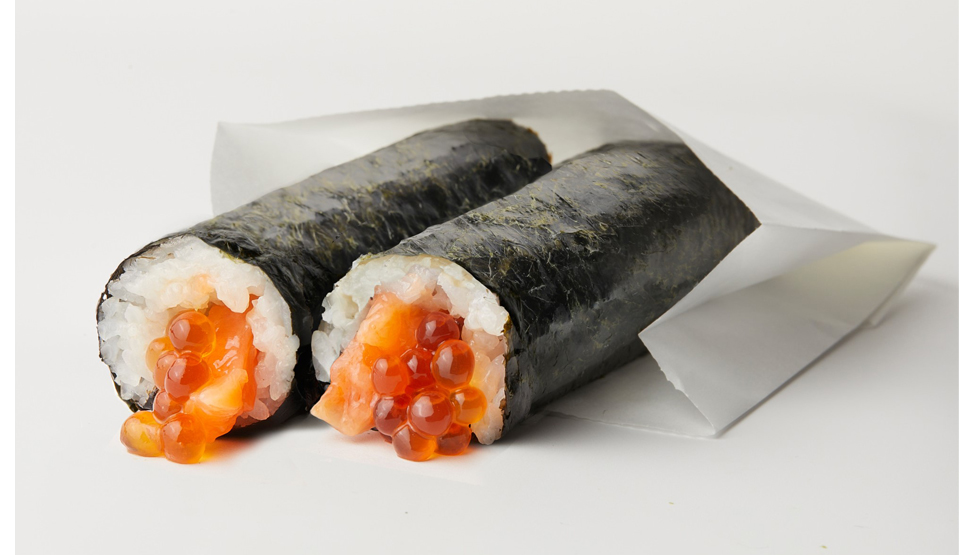 『Hand Roll Tokyo 浅草店』一番人気の「サーモンいくら」