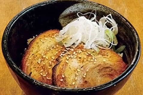 『らぅ麺 ガラ喰楽学校』の「チャーシュー丼」