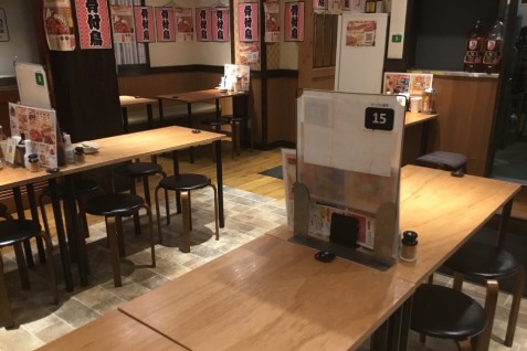 「大衆居酒屋 とりいちず 秋葉原昭和通り店」の店内