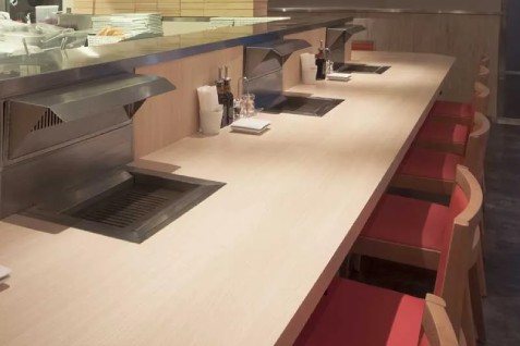 「熟成和牛焼肉 エイジング・ビーフ ワテラス 神田秋葉原店」の店内
