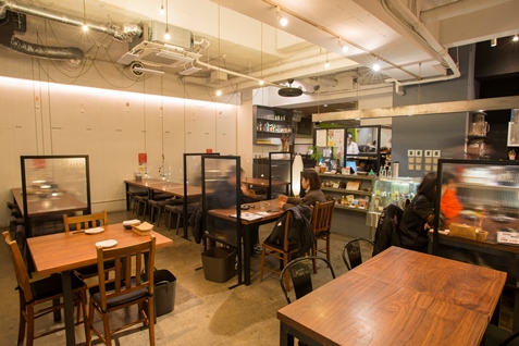 『八十八夜』の店内