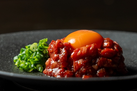 『焼肉 ちゃんぷ 吉祥寺店』のユッケ