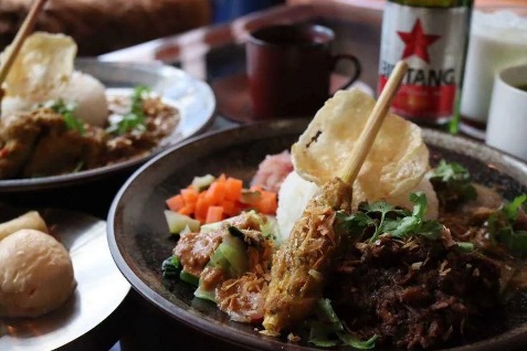 『HATI DUA』のランチ