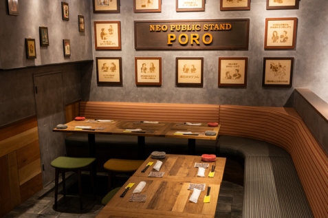 『ネオ大衆スタンド ポロ』の店内