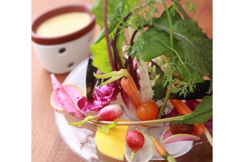 『AWkitchin Figlia（エーダブリュキッチン フィリア）』の「AW農園バーニャカウダ」