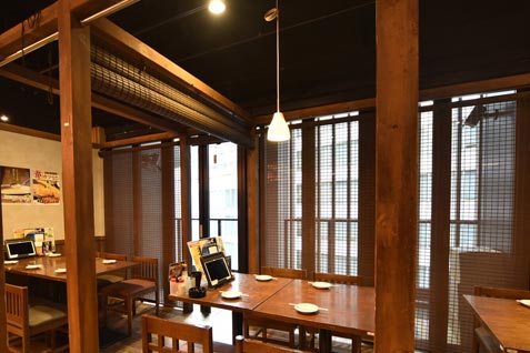 『大衆居酒屋 とりいちず 渋谷新南口店』のテーブル席