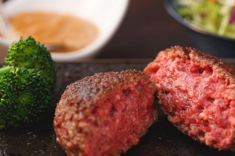 『焼肉ZENIBA（ゼニバ）渋谷店』の「和牛100％ハンバーグ」