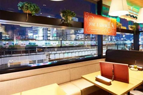 『OTTIMO Seafood garden（オッティモ シーフード ガーデン）』の店内