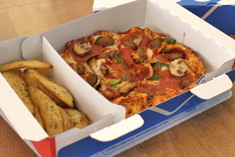 『Domino's Pizza ARIAKE GARDEN（ドミノ ピザ アリアケ ガーデン）』の「ピザBENTO」