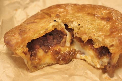 『BYRONBAY MEATPIE 有明店（バイロンベイミートパイ アリアケテン）』の「ミートパイ」