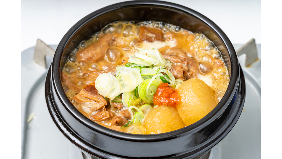 「横浜もつ肉店」の「名物もつ煮込み」