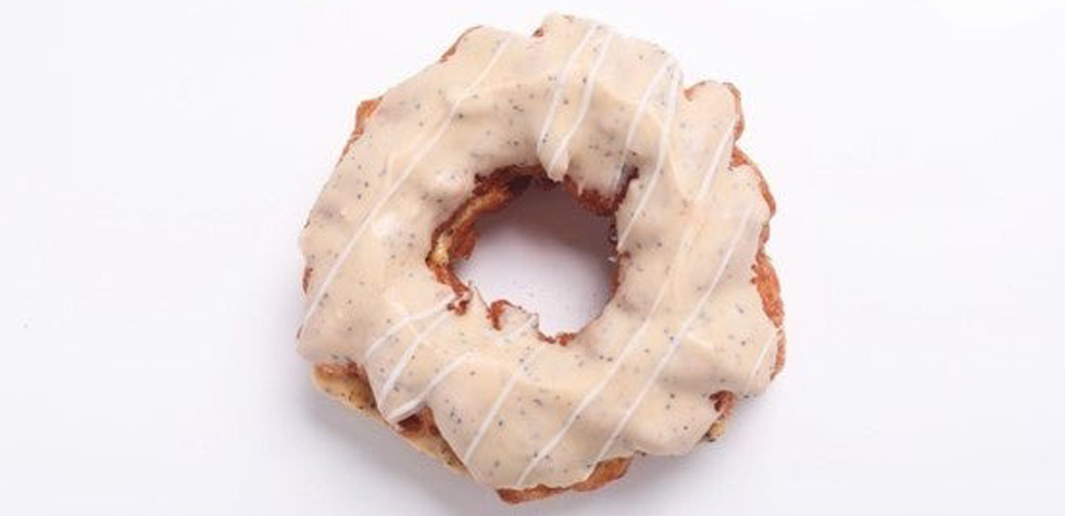 『JACK IN THE DONUTS　京王百貨店新宿店』の「ミルクティーエクレアシュー」