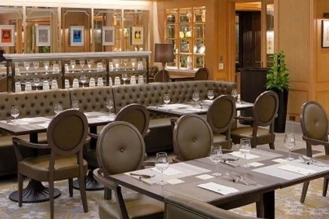 オールデイダイニング「モンマルトル」の店内