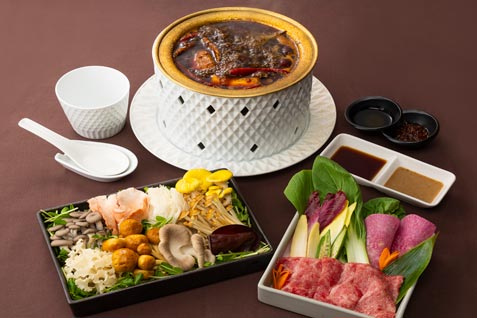『HESTIA GINZA』の「薬膳黒旨火鍋」