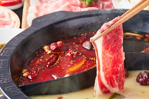 『薬膳しゃぶしゃぶ 小尾羊 銀座店』の「薬膳火鍋 三味薬膳」