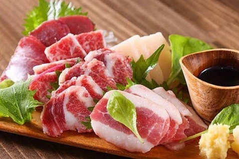 『笑楽』の「馬刺し盛り合わせ」