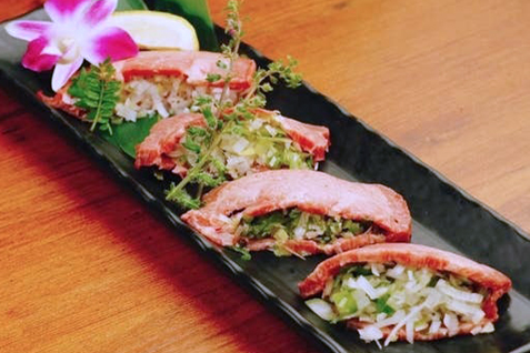 『元祖ネオ大衆焼肉うまし 下北沢店』の名物「うましタン」
