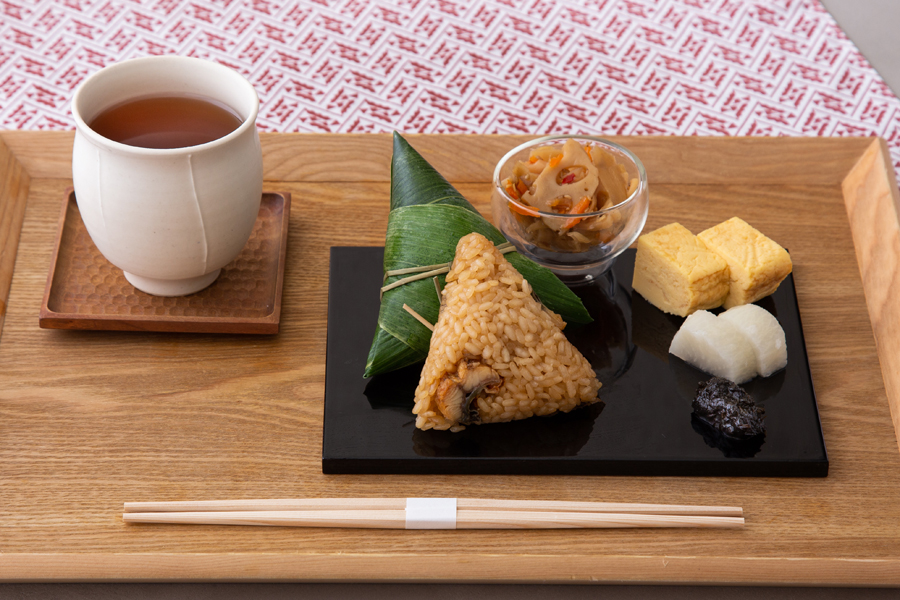 『茶寮 FUKUCHA 京都駅店』の「笹巻おこわほうじ茶セット」