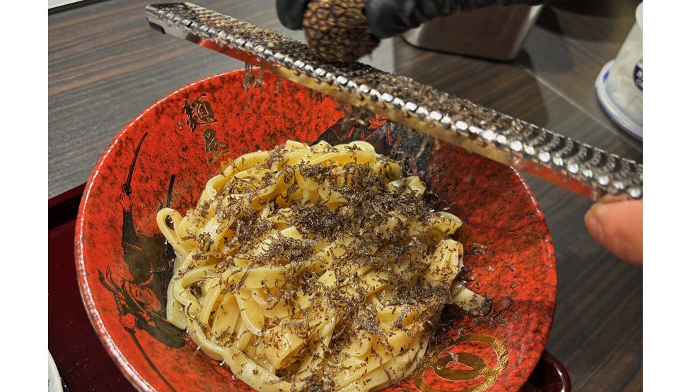 『麺屋武蔵巌虎』期間限定メニュー「つけガーナホワイト2025～トリュフの香り～」