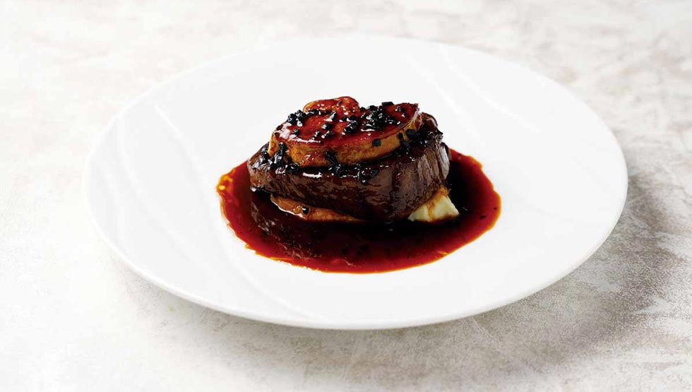 『俺のフレンチGRILL＆WINE』の「牛フィレ肉とフォアグラのロッシーニ～トリュフソース～」