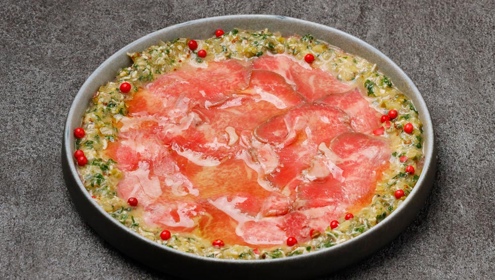 『俺のフレンチGRILL＆WINE』の「牛タンのカルパッチョ～ラビゴットソース～」