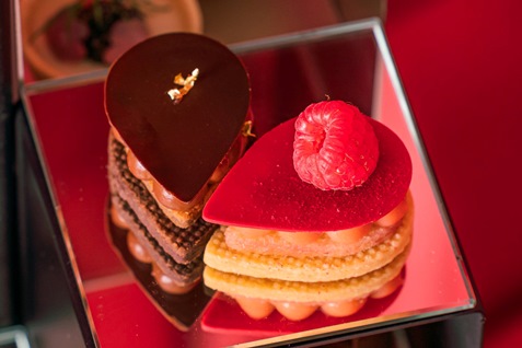 「Heart & Hurt ストロベリーアフタヌーンティー」のスイーツ