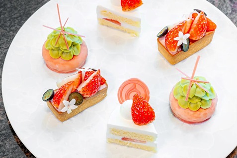 「ストロベリーアフタヌーンティー」のケーキ