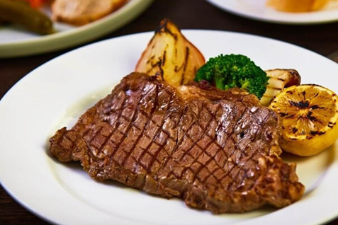 「24/7 cafe apartment 池袋」の「氷温熟成肉のグリル」