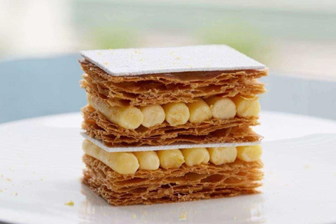 「MAISON MARUNOUCHI／フォーシーズンズホテル丸の内 東京」の「ミルフィーユ」