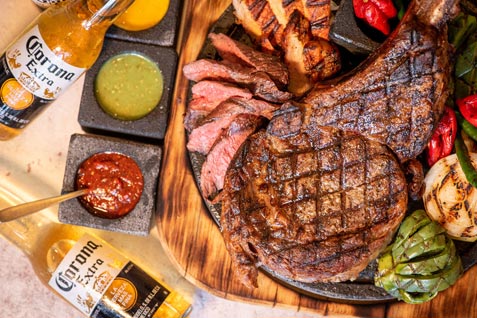 『CIELITO LINDO BAR AND GRILL（シエリート リンド バー アンド グリル）』の「ステーキ」