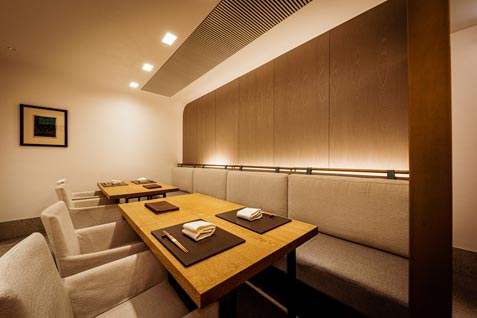 『GINZA KUKI』の和モダンな店内