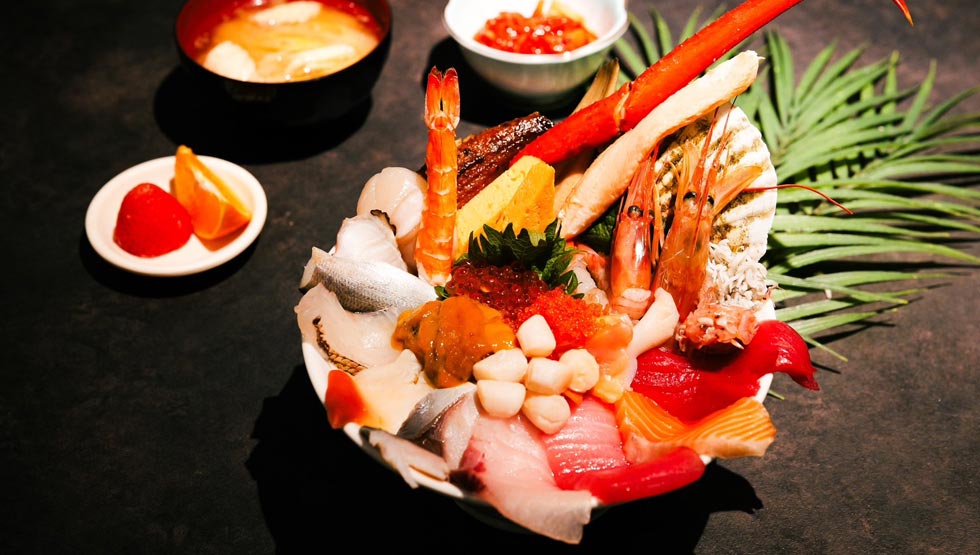 人気の食べ放題店に姉妹店が誕生！『海鮮・鮨食べ放題 かに村』上野に3/5オープン！