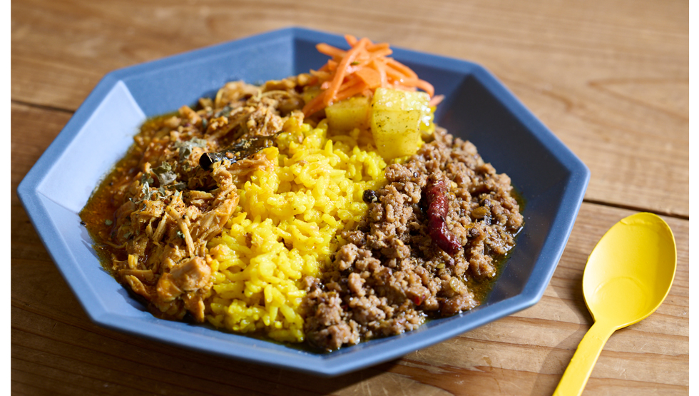 『イエロースプーン カレーショップ』の「あいがけカレー」
