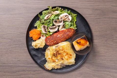 白（ビアンコ）：ベシャメルソースと挽肉などをベースとしたクリーミーな白「ベシャメルソースと挽肉をベースの白のラザニア」