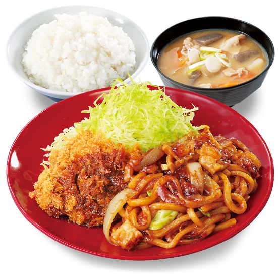 「ホルモン焼うどんとチキンカツの合い盛り定食」