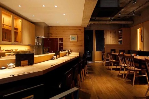 『二代目 葵』の店内