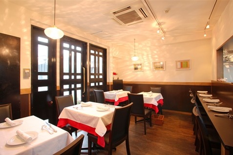 『Osteria Assai 』の店内