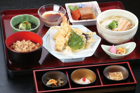 「琉球料理首里天楼」の「沖縄御膳」