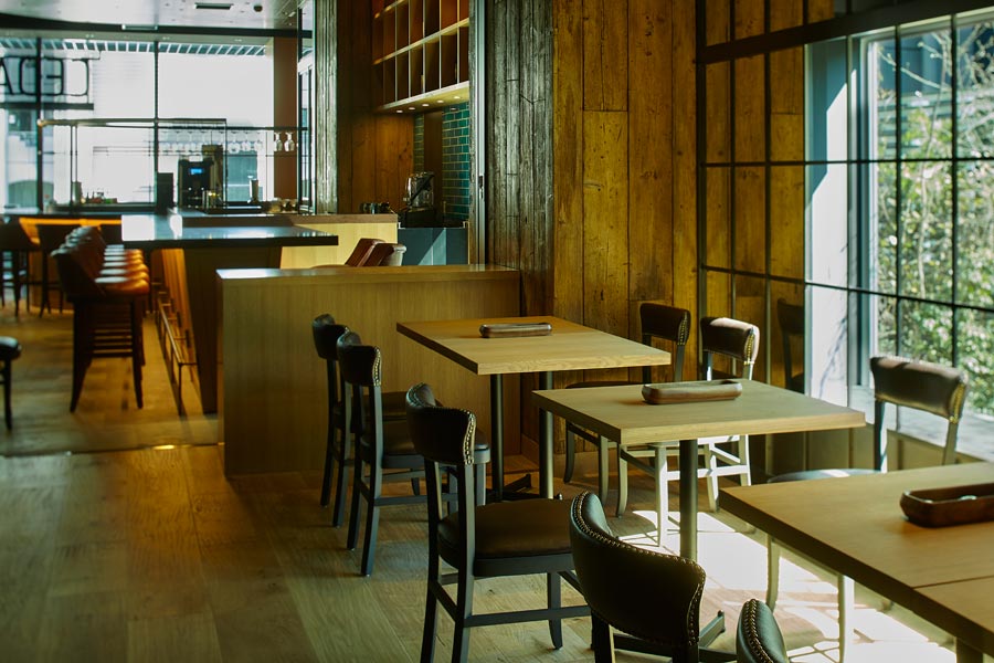 『CEDAR THE CHOP HOUSE & BAR』の内観