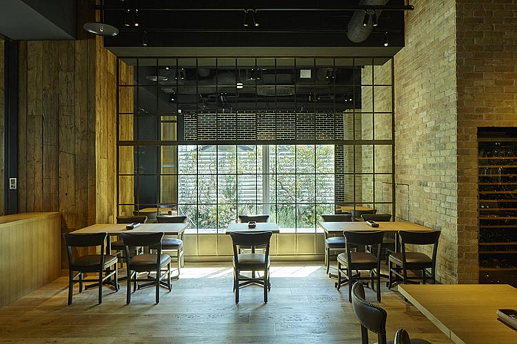 『CEDAR THE CHOP HOUSE & BAR』の内観