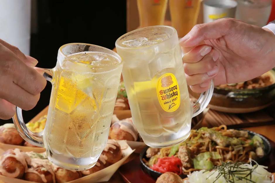 「銀だこハイボール横丁 新宿歌舞伎町 靖国通り店」の「強炭酸ハイボール」