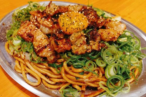 「とん太」の「鉄板ネギホル焼きそば」