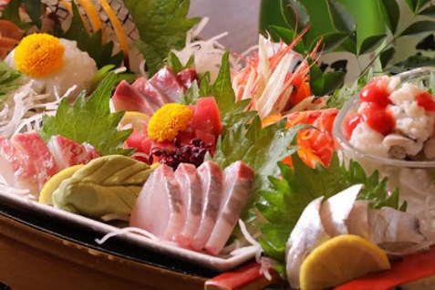 『海鮮居酒屋 天秤棒 千日前本店』の刺身盛り合わせ