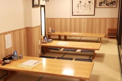 『海鮮居酒屋 天秤棒 千日前本店』の店内